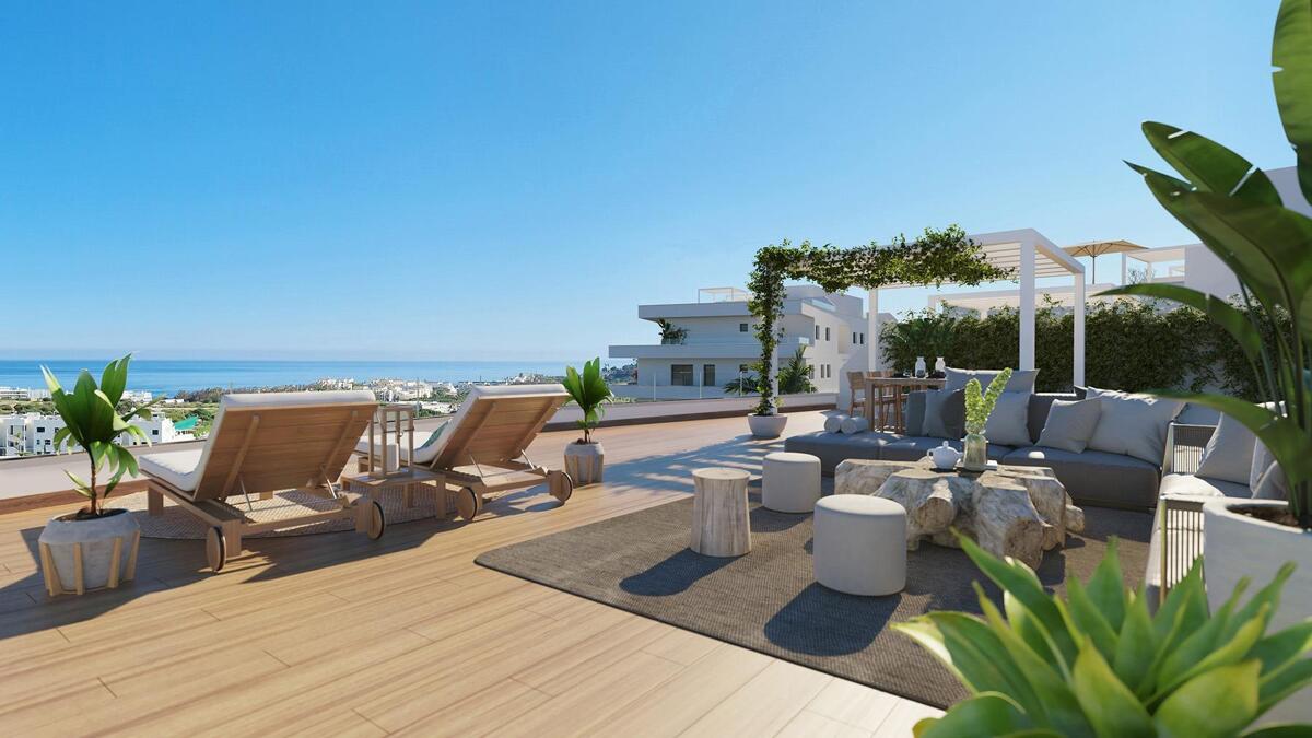 New build, 4 bedroom, 2 bathroom penthouse in Estepona